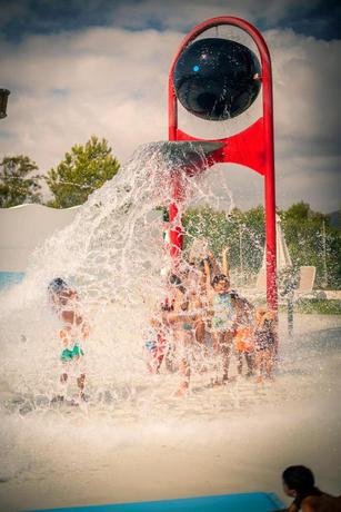 Imagen de los exteriores del Hotel Blau Punta Reina. Foto 11