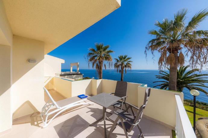 Imagen de los exteriores del Hotel Blau Punta Reina. Foto 13