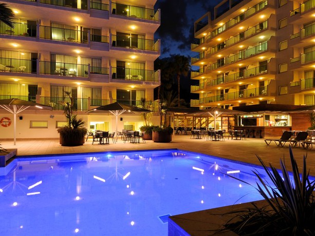 Imagen de la piscina del Hotel Blaumar Salou. Foto 13