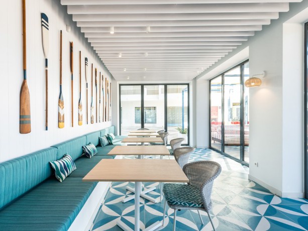 Imagen del bar/restaurante del Hotel Blaumar Salou. Foto 10