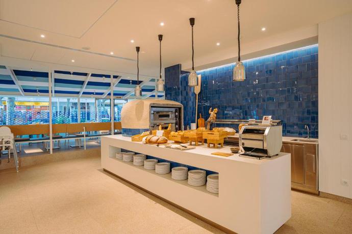 Imagen del bar/restaurante del Hotel Blaumar Salou. Foto 4
