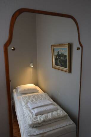 Imagen general del Hotel Bl&auml;singe G&aring;rd Kullabygden - Hostel. Foto 3