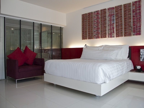 Imagen general del Hotel B-lay Tong Beach Resort. Foto 2