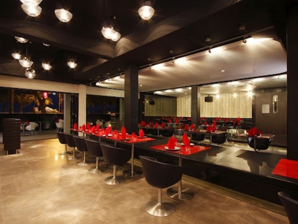 Imagen general del Hotel B-lay Tong Beach Resort. Foto 4