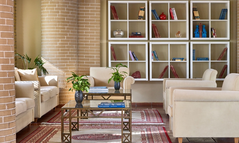 Imagen de los interiores del Hotel Blazer Suites. Foto 7