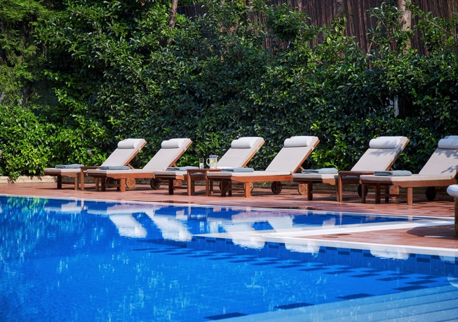 Imagen de la piscina del Hotel Blazer Suites. Foto 13