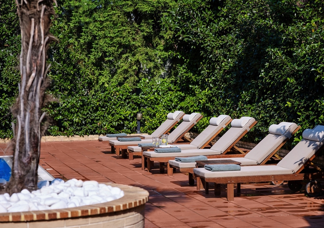 Imagen de la piscina del Hotel Blazer Suites. Foto 14