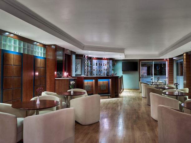 Imagen de los interiores del Hotel Blazer Suites. Foto 9