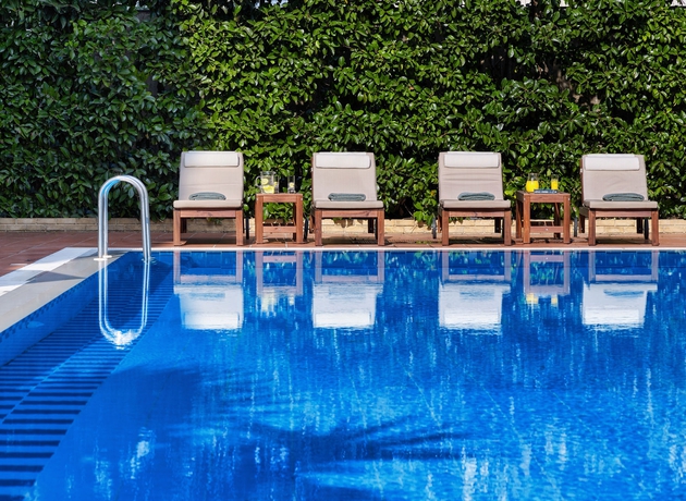 Imagen de la piscina del Hotel Blazer Suites. Foto 16