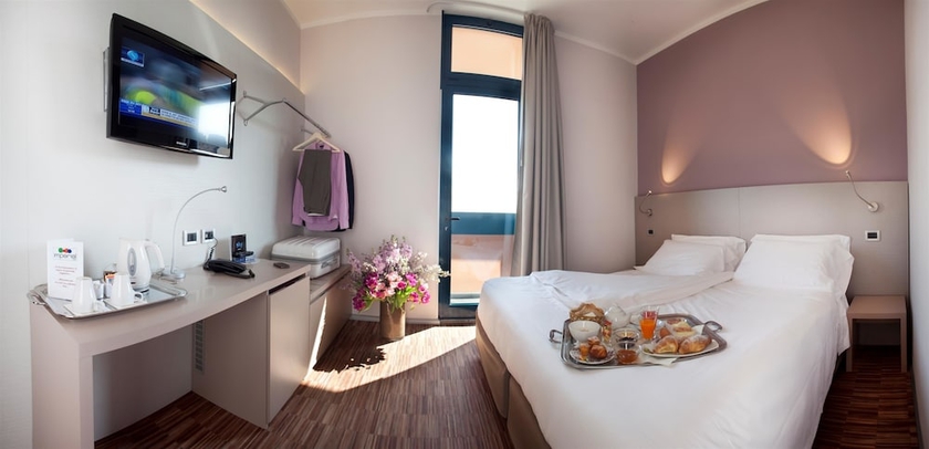 Imagen de la habitación del Hotel Bleis. Foto 5