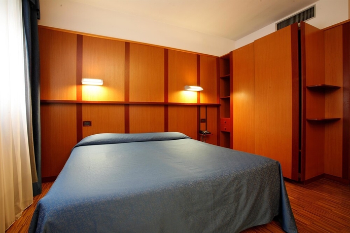 Imagen de la habitación del Hotel Bleis. Foto 7