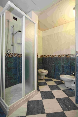 Imagen de la habitación del Hotel Bleis. Foto 9