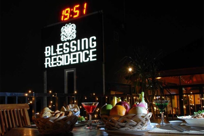 Imagen de los exteriores del Hotel Blessing Residence. Foto 8