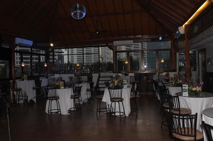 Imagen del bar/restaurante del Hotel Blessing Residence. Foto 2