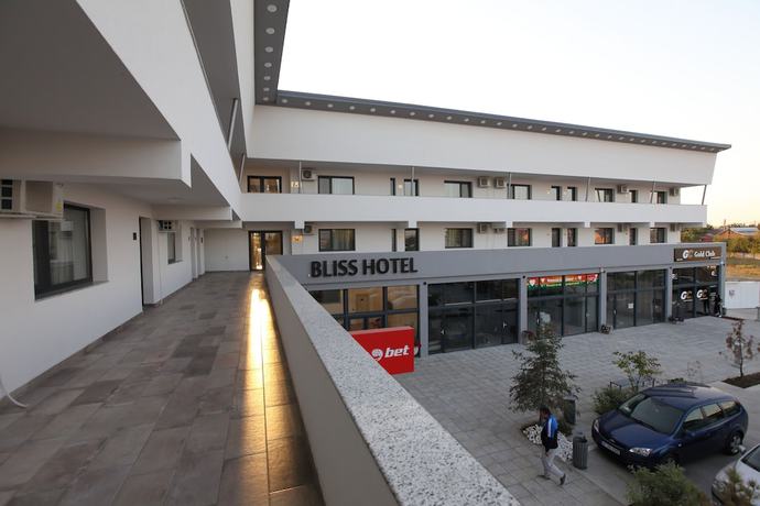 Imagen de los exteriores del Hotel Bliss Inn Tunari. Foto 13