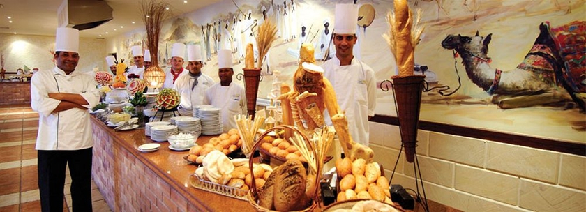 Imagen del bar/restaurante del Hotel Bliss Nada Beach Resort. Foto 5