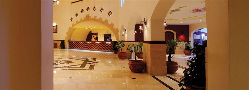 Imagen de los interiores del Hotel Bliss Nada Beach Resort. Foto 11