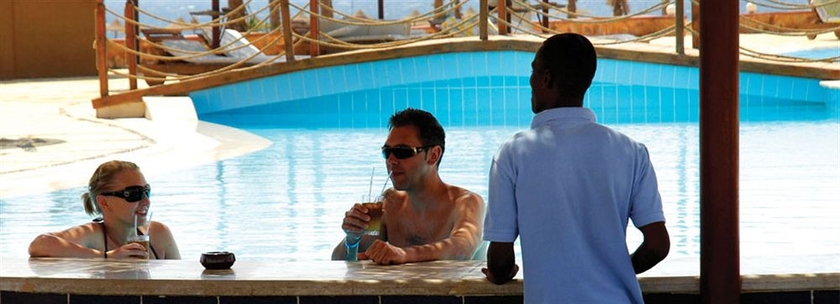 Imagen de la piscina del Hotel Bliss Nada Beach Resort. Foto 15