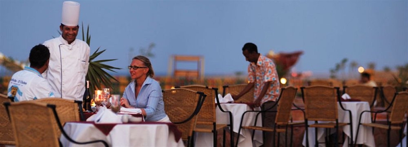 Imagen del bar/restaurante del Hotel Bliss Nada Beach Resort. Foto 6