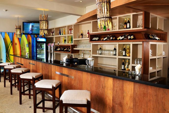 Imagen del bar/restaurante del Hotel Bliss Surfer Bali By Tritama Hospitality - Chse Certified. Foto 3