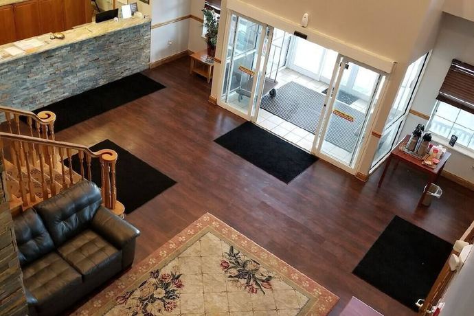 Imagen de los interiores del Hotel BlissPoint Inn and Suites. Foto 16