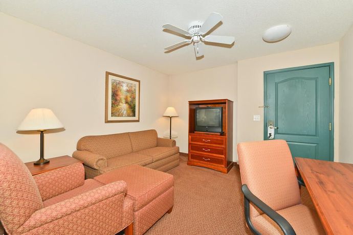 Imagen de la habitación del Hotel BlissPoint Inn and Suites. Foto 7