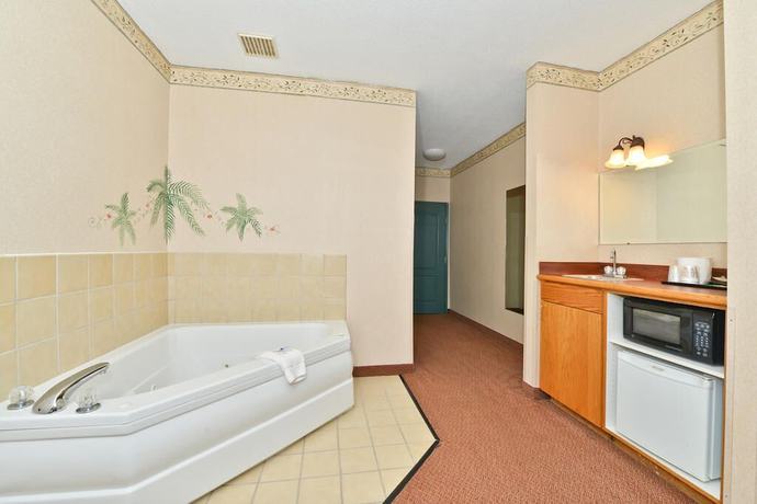 Imagen de la habitación del Hotel BlissPoint Inn and Suites. Foto 9