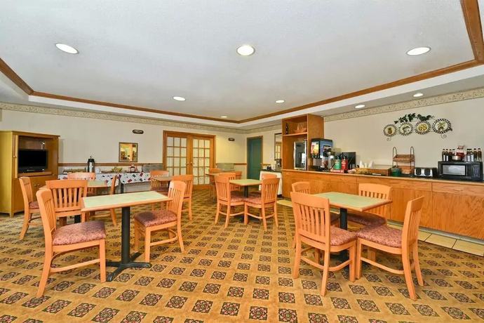 Imagen del bar/restaurante del Hotel BlissPoint Inn and Suites. Foto 3