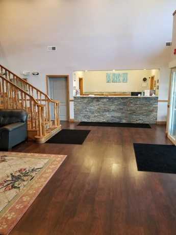 Imagen de los interiores del Hotel BlissPoint Inn and Suites. Foto 20