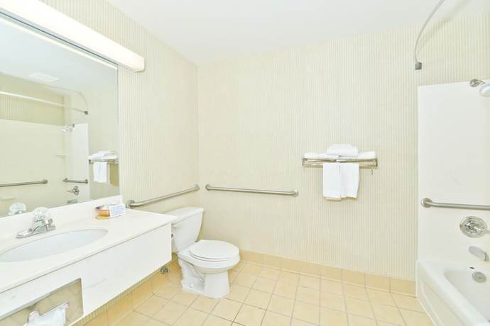 Imagen de la habitación del Hotel BlissPoint Inn and Suites. Foto 12
