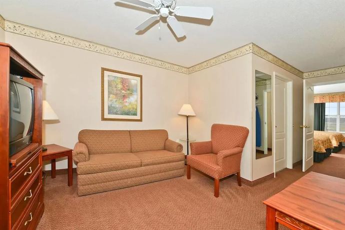 Imagen de la habitación del Hotel BlissPoint Inn and Suites. Foto 13