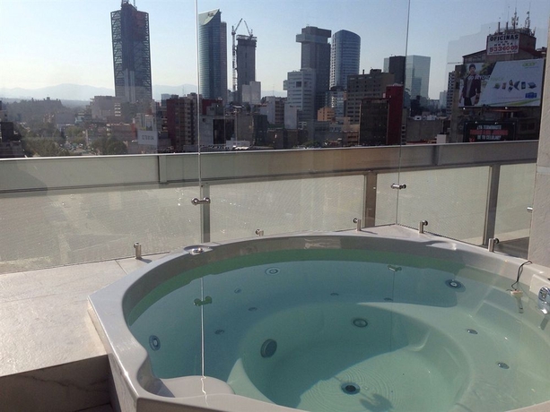 Imagen de los interiores del Hotel Block Suites. Foto 12