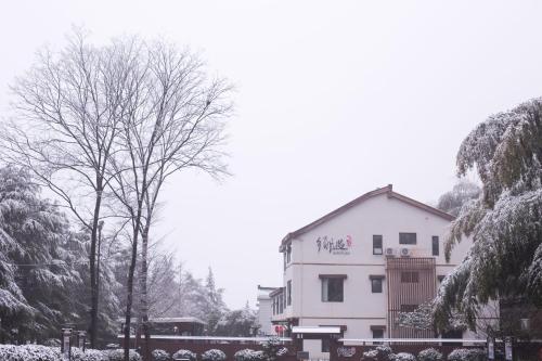 Imagen general del Hotel Blooming Lotus. Countryside Villa.yixing. Foto 4