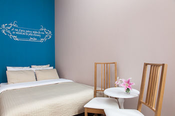 Imagen de los interiores del Hotel Blooms Inn and Apartments. Foto 14