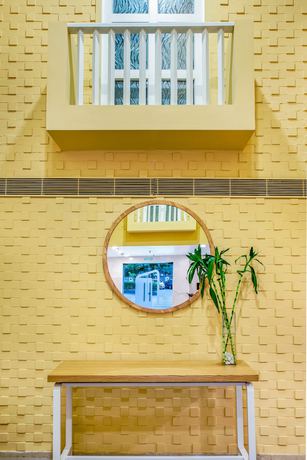 Imagen de los interiores del Hotel Bloomsuites - Ahmedabad. Foto 17