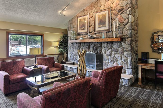 Imagen de los interiores del Hotel Blossom And Suites Traverse City. Foto 15