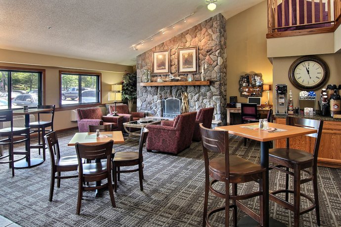 Imagen de los interiores del Hotel Blossom And Suites Traverse City. Foto 16