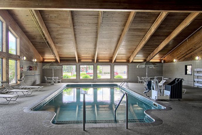 Imagen de la piscina del Hotel Blossom And Suites Traverse City. Foto 20