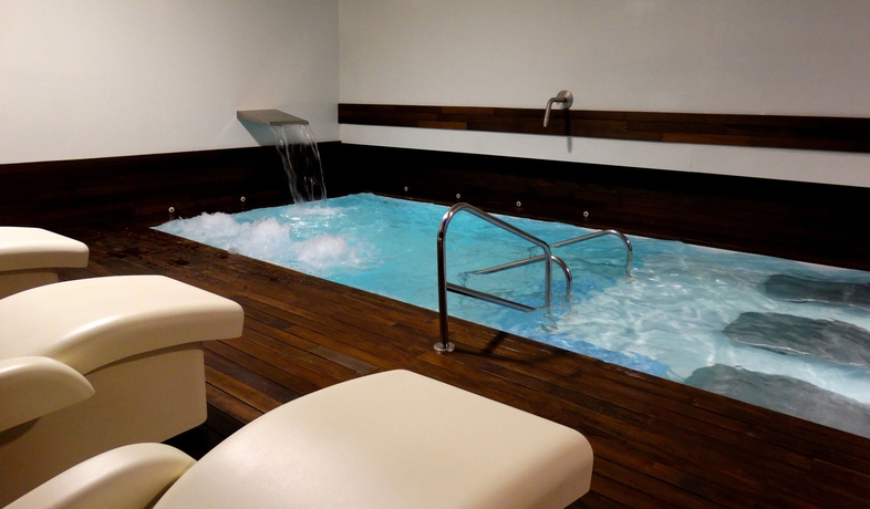 Imagen de la piscina del Hotel Blu, Almansa. Foto 10