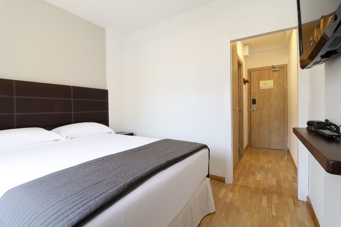 Imagen de la habitación del Hotel Blu Aran. Foto 7