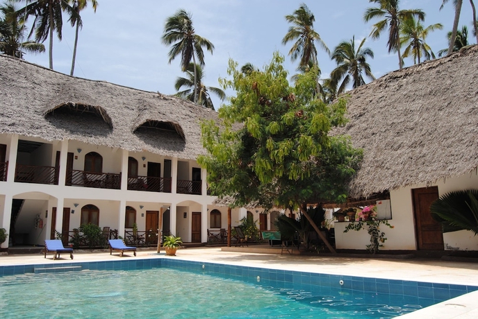 Imagen de la piscina del Hotel Blu Marlin Village. Foto 17