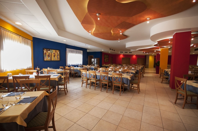 Imagen del bar/restaurante del Hotel Blu Morisco. Foto 6