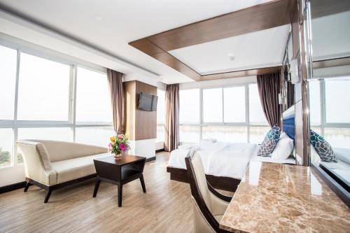 Imagen de la habitación del Hotel Blu, Nakhon Phanom. Foto 10