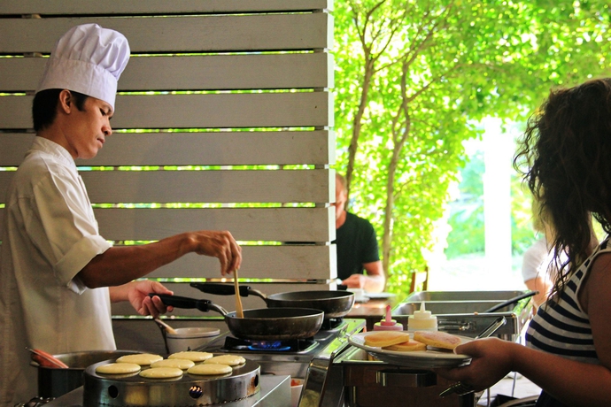 Imagen del bar/restaurante del Hotel Blu Pine Villa and Pool Access. Foto 4