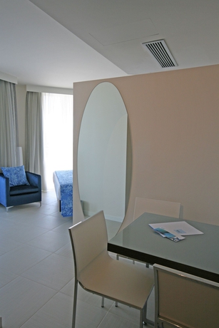 Imagen de la habitación del Hotel Blu Suite. Foto 8
