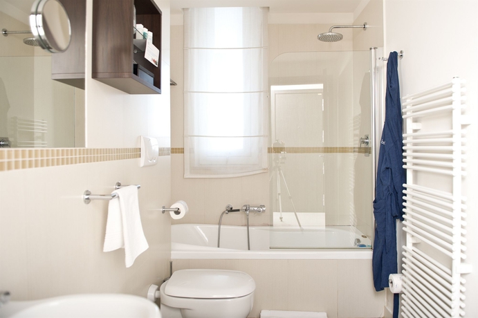 Imagen de la habitación del Hotel Blu Suite. Foto 9