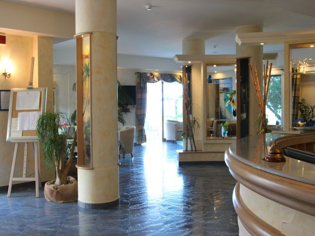 Imagen de los exteriores del Hotel Blu Tropical. Foto 13