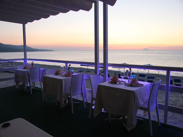 Imagen del bar/restaurante del Hotel Blu Tropical. Foto 10