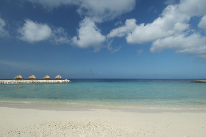 Imagen de los exteriores del Hotel Blue Bay Curacao Golf and Beach Resort. Foto 7