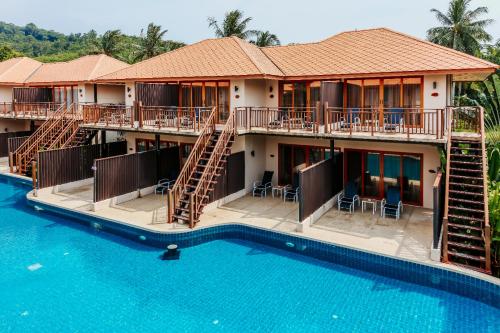 Imagen general del Hotel Blue Bay Resort, Ban Ta Reua. Foto 8